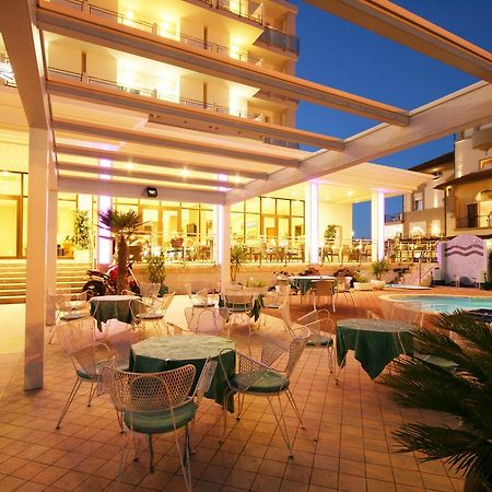 Hotel Excelsior Cattolica Exteriör bild