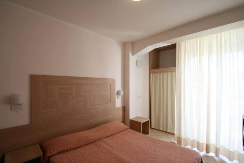 Hotel Excelsior Cattolica Exteriör bild